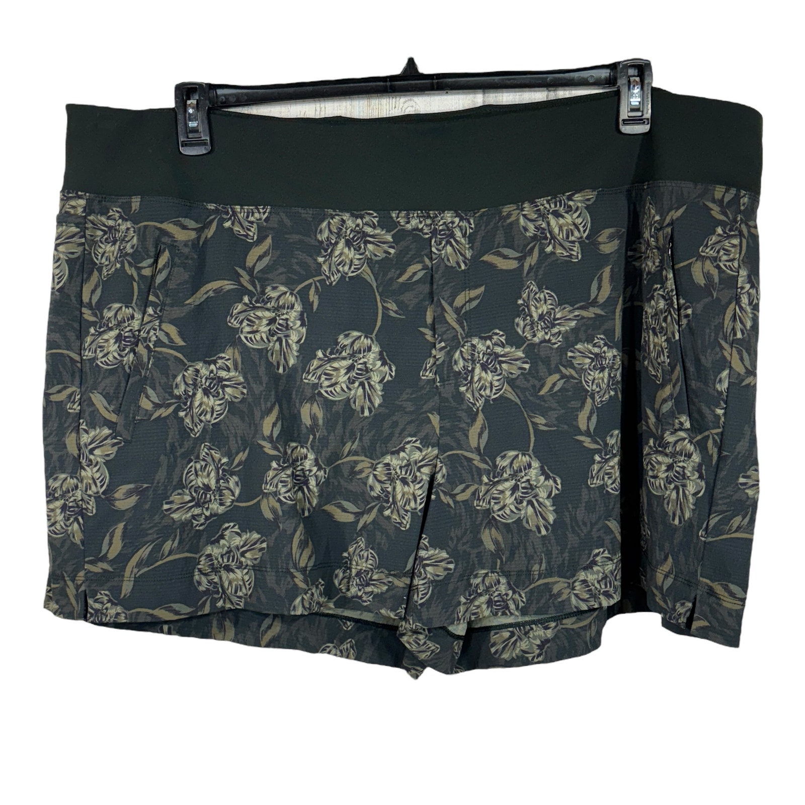 Athleta Sz 26 Trekkie North Shorts Floral Ripstop Fabric Stretch Pockets Green